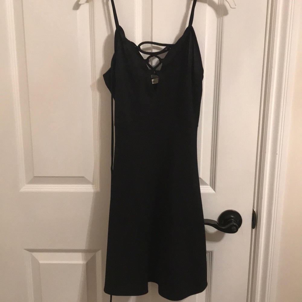 BLACK DRESS